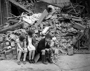L'East End de Londres durant el "Blitz", setembre 1940. New Times Paris Bureau Collection (USIA)